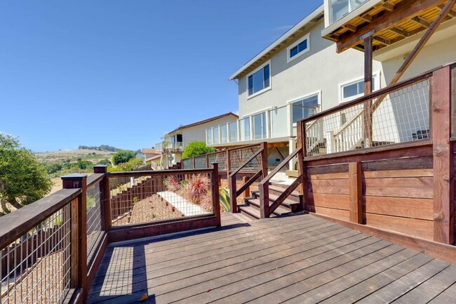 Building Photo - 208 Crestview Dr
