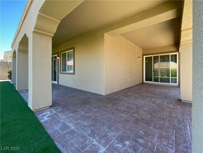 Building Photo - 2768 Kindeace Ave