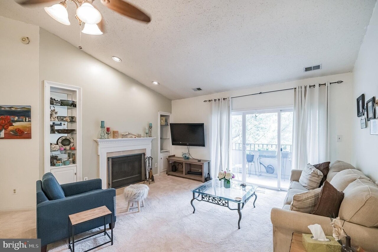 Building Photo - 7705 Lafayette Forest Dr