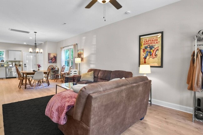 Building Photo - Pet Friendly Two Bedroom!