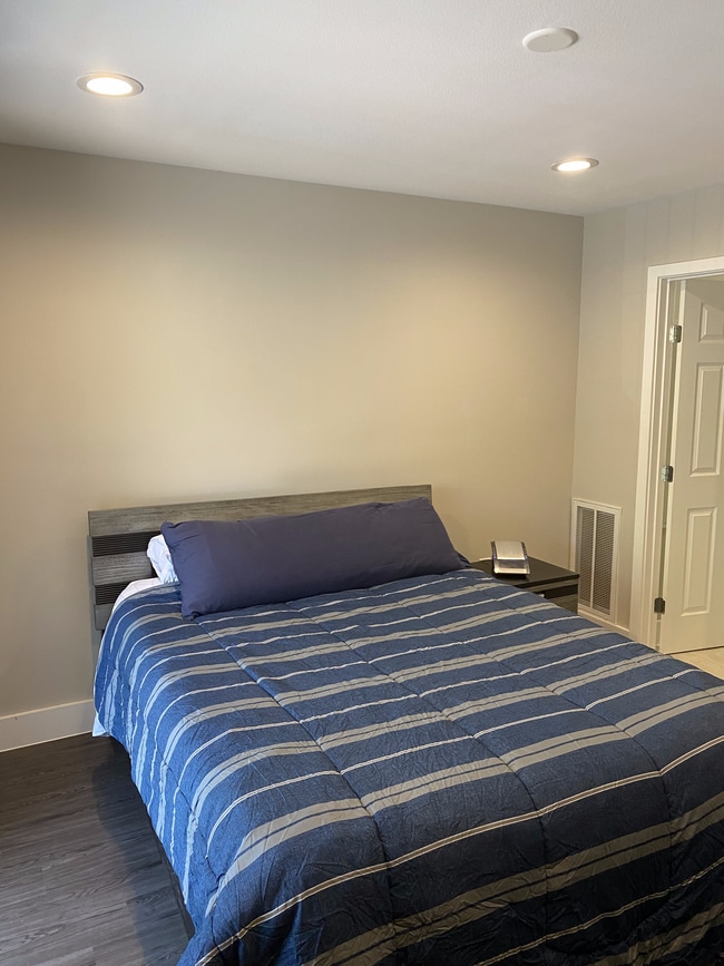 Building Photo - 935 La Posada Dr