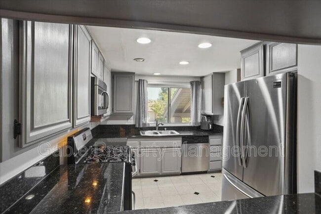 Building Photo - 26136 Rainbow Glen Dr