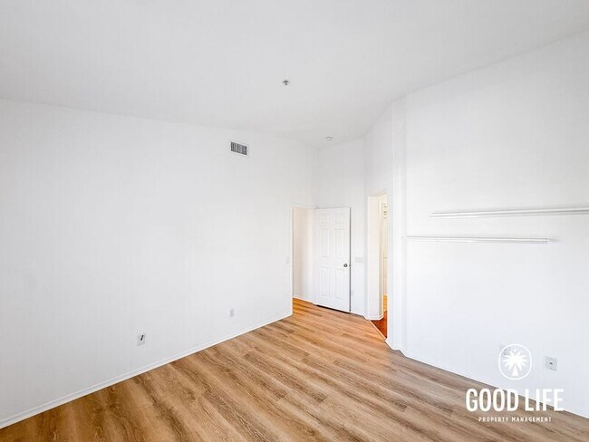 Building Photo - 154 California Ct