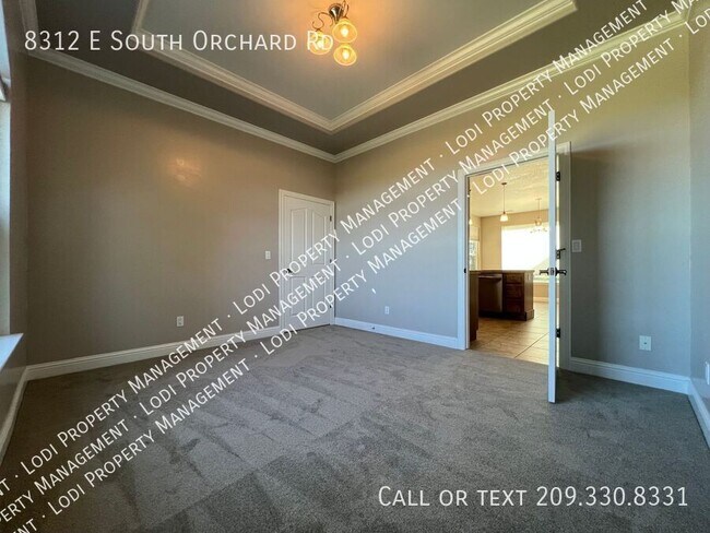 Building Photo - 8312 E Orchard Rd