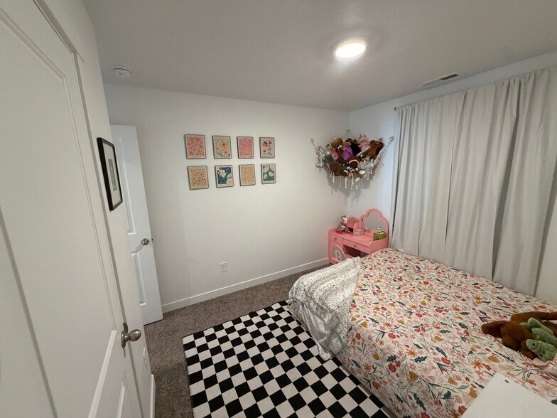 Building Photo - 652 N Canvasback Dr