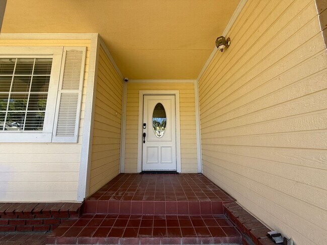 Building Photo - Stunning three-story home located in the c...