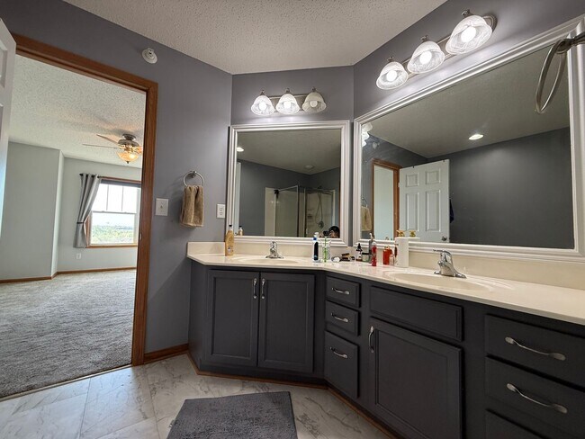 Building Photo - 14649 Sapphire Way