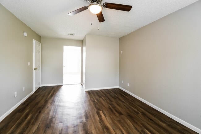 Building Photo - 5306 Spring Branch Dr