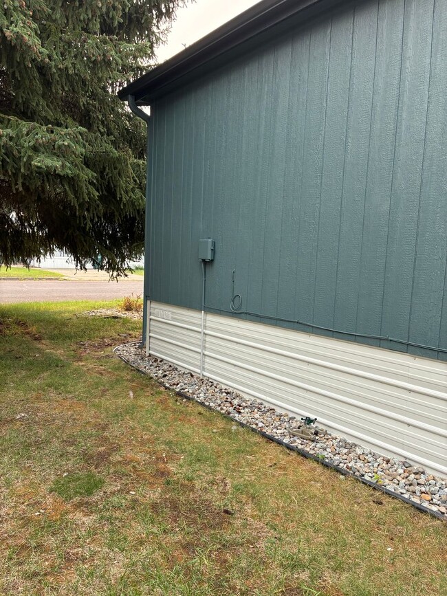 Building Photo - Beautiful, Quiet neighborhood close to dow...