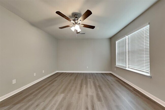 Building Photo - 15819 Kings Cypress Ln