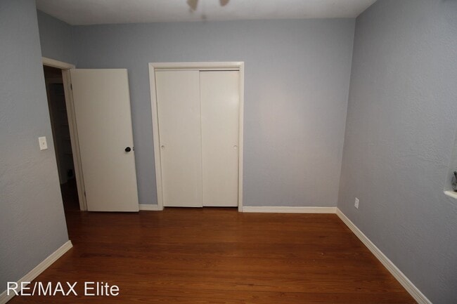 Building Photo - 3 br, 2 bath House - 2108 Oak St