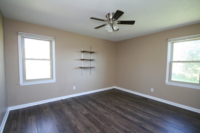 Building Photo - 6206 NW Angus Cir