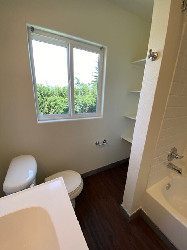 Building Photo - 2bd 1ba Updated Camas Townhome w/ 1214 sq ft!