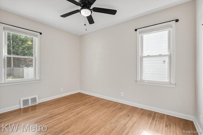 Building Photo - 908 Bauman Ave