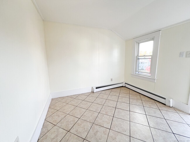 Building Photo - 91 Willow St