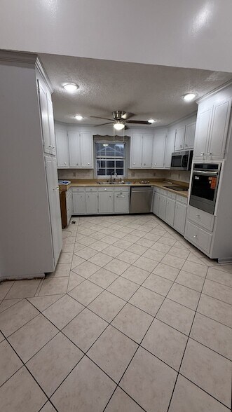 Building Photo - 3034 Fieldview Dr