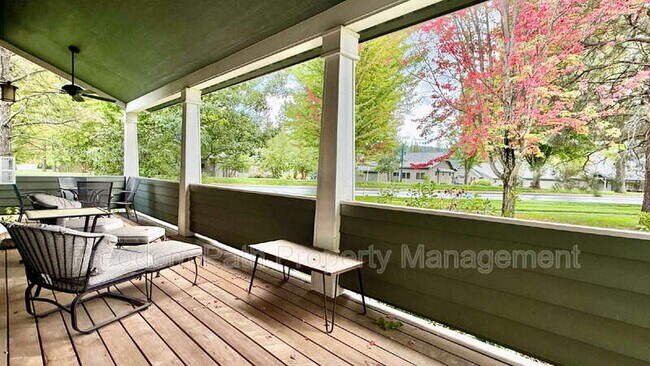 Building Photo - 406 Lundblad Pl
