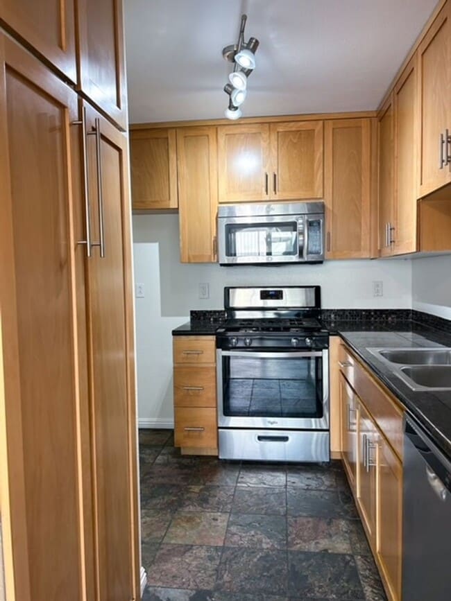 Building Photo - 3 Bedroom + 2.5 Bathroom Condo | Ralston Village Community | Ventura | Unfurnished