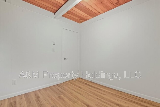 Building Photo - 206 Palomino Pl