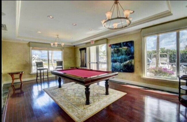 Building Photo - 802 W Windward Way