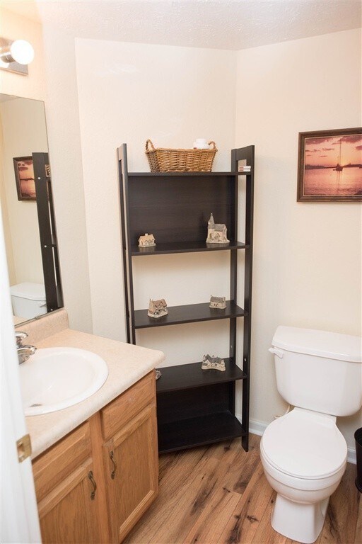 Building Photo - 4 Bedroom 2.5 Bath Home