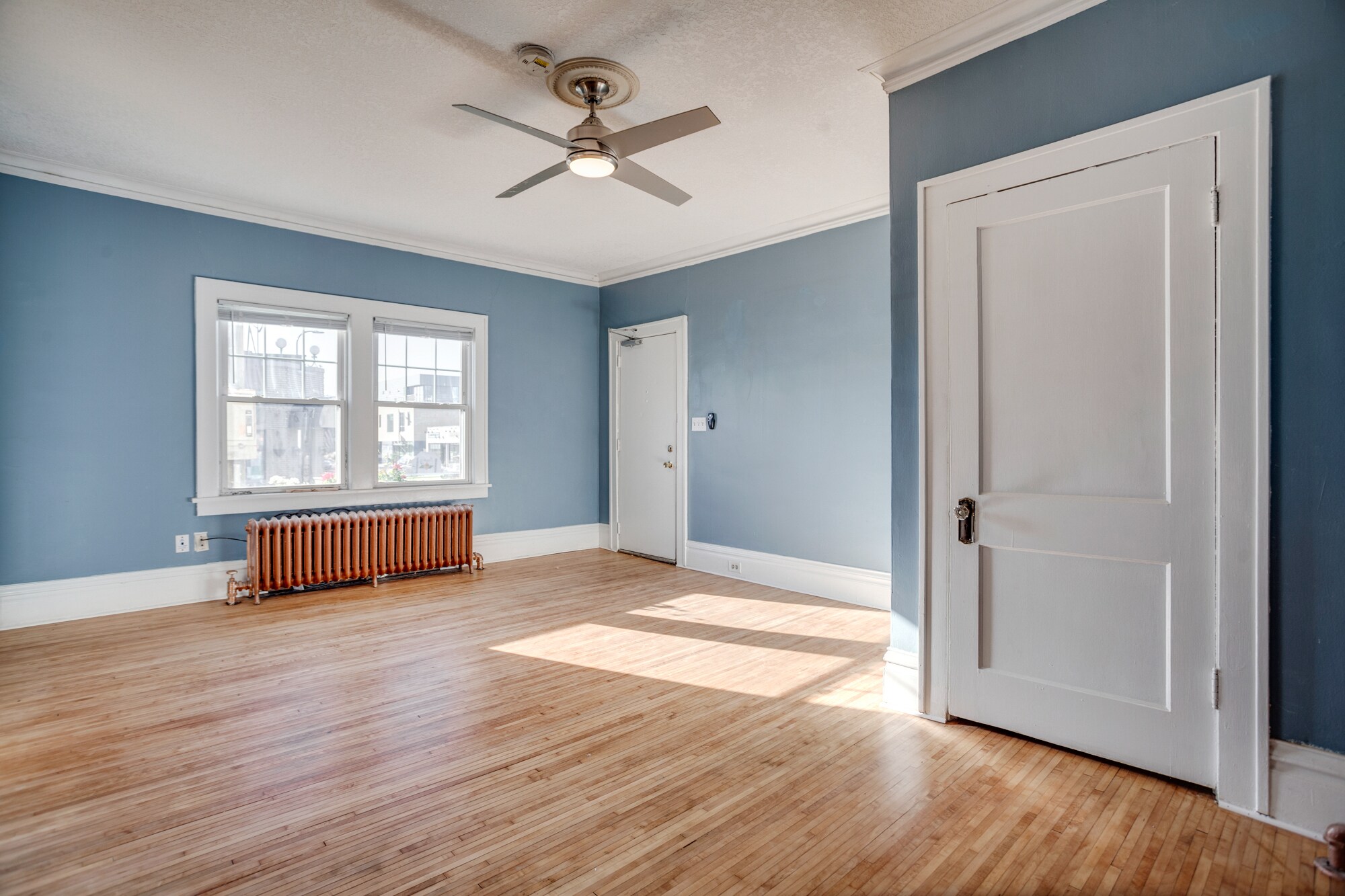 Building Photo - 1523 W Lake St