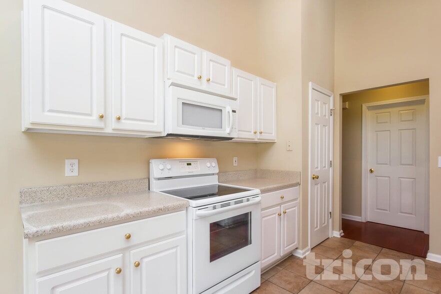 Building Photo - 425 Crested View Dr