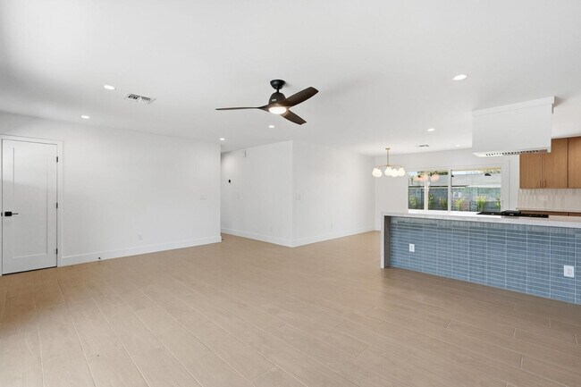 Building Photo - 7421 E Princeton Ave