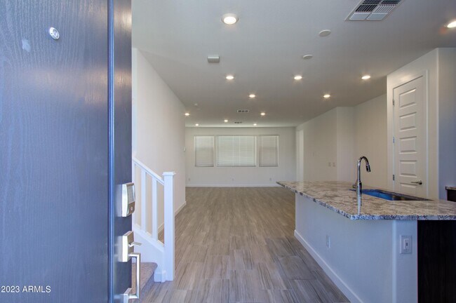 Building Photo - 1087 E Chapman Dr