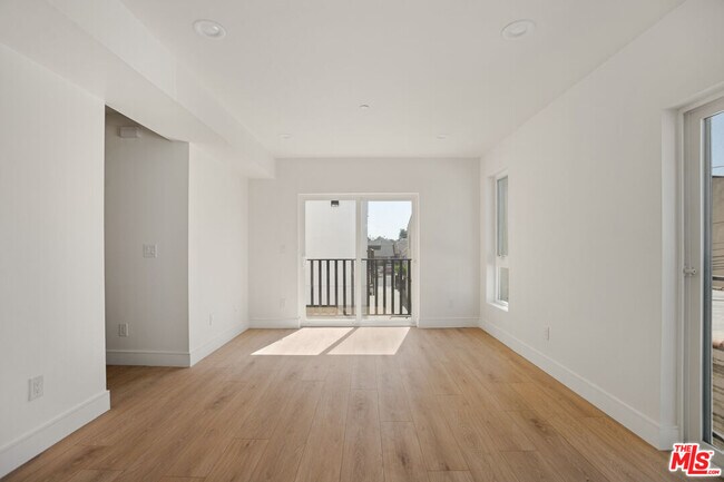 Building Photo - 1619 2nd Ave
