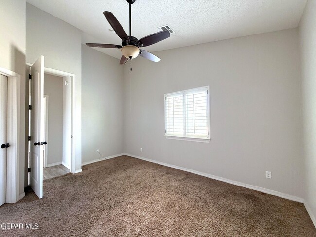 Building Photo - 3729 Loma Brisa Dr
