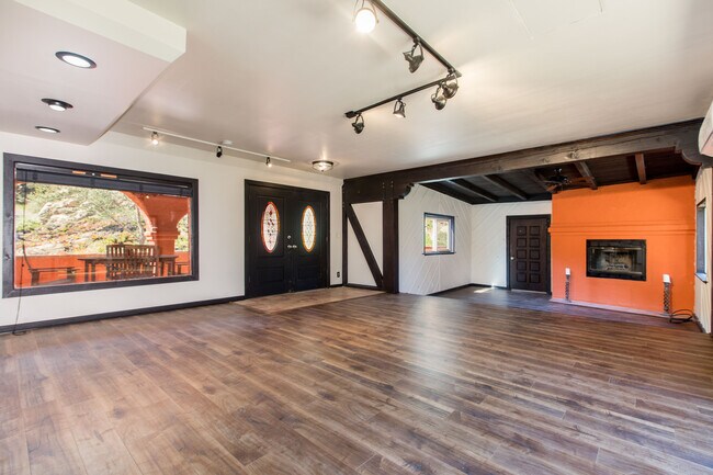 Building Photo - 7846 Lilac Ln