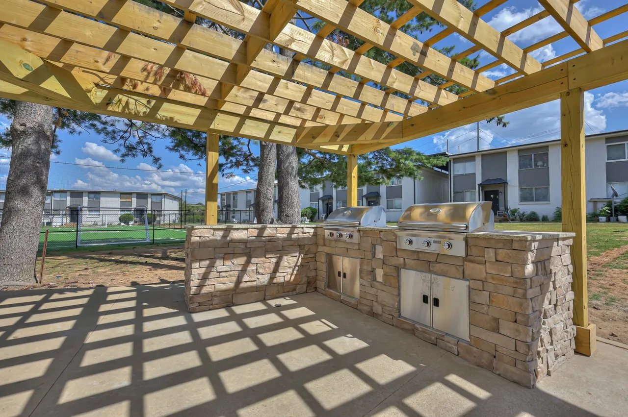 Building Photo - 914 Winthorne Dr