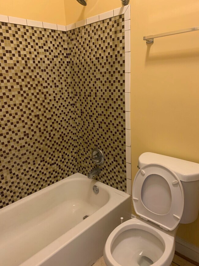 Building Photo - 702 Grove Ave