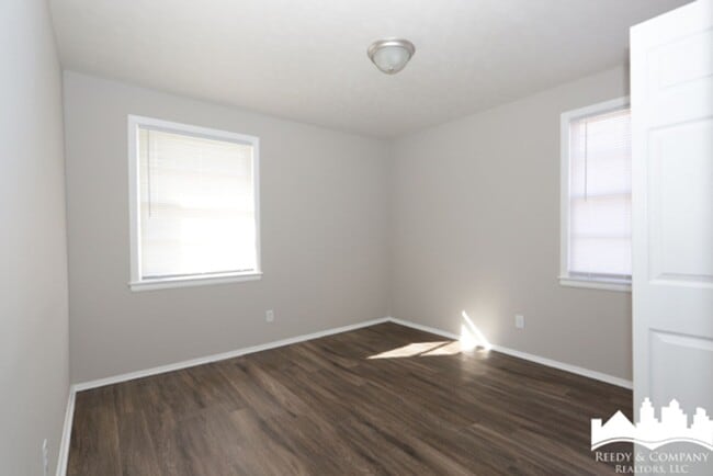 Building Photo - 1832 S Sutton Dr