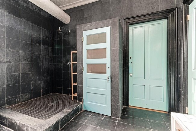 Building Photo - 114 Main St