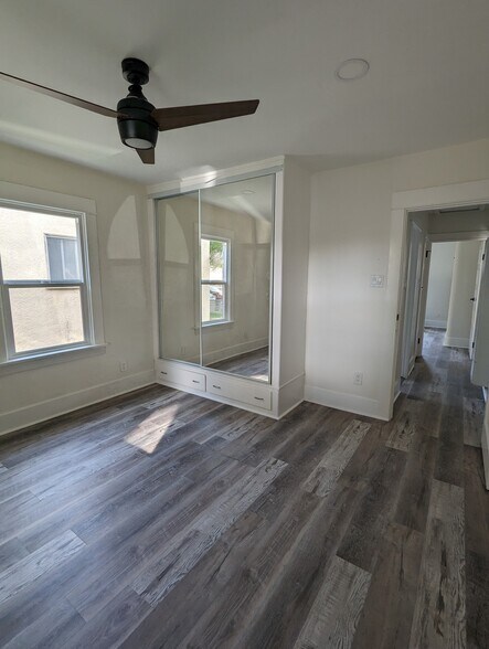 Building Photo - 8176 San Vincente Ave