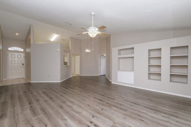 Building Photo - 13203 Pine Creek Cir