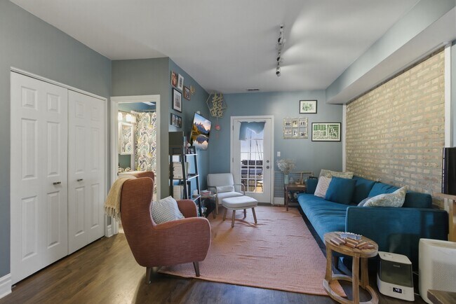 Building Photo - 2544 W George St