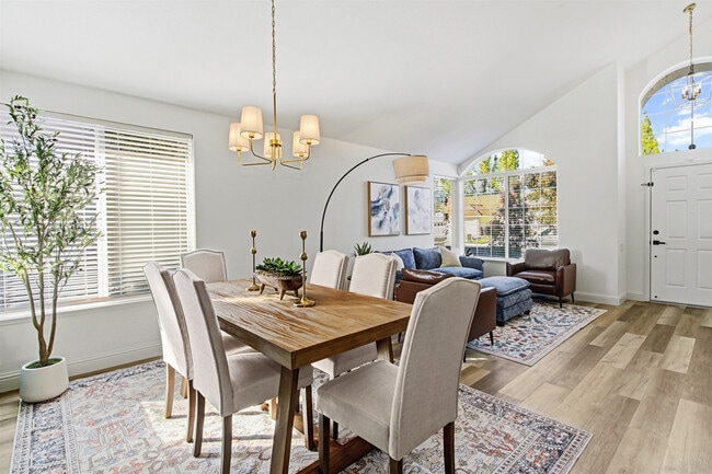 Building Photo - 2559 Du Bois Dr