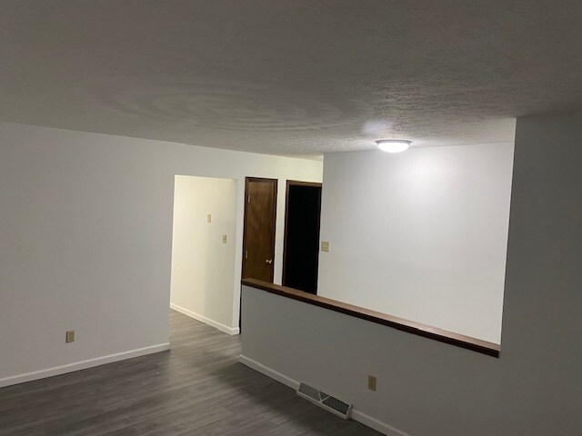 Building Photo - 1044 Sunhaven Dr