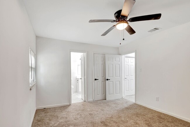 Building Photo - Updated Greenville Home