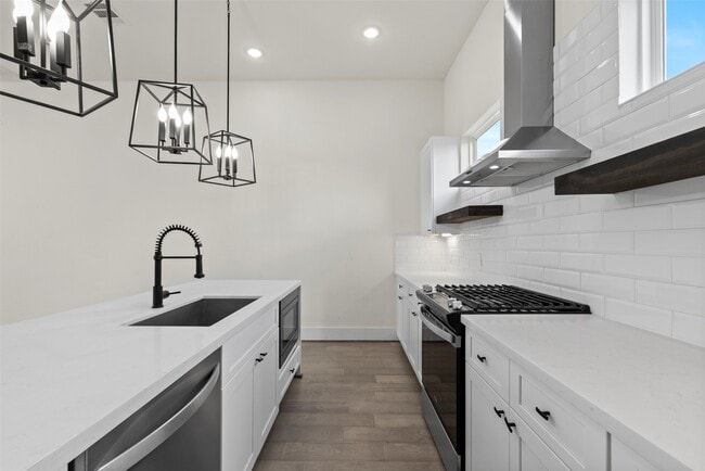 Building Photo - 1406 W 21st St