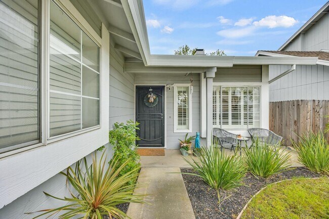Building Photo - Adorable 3 bedroom 2 bath home