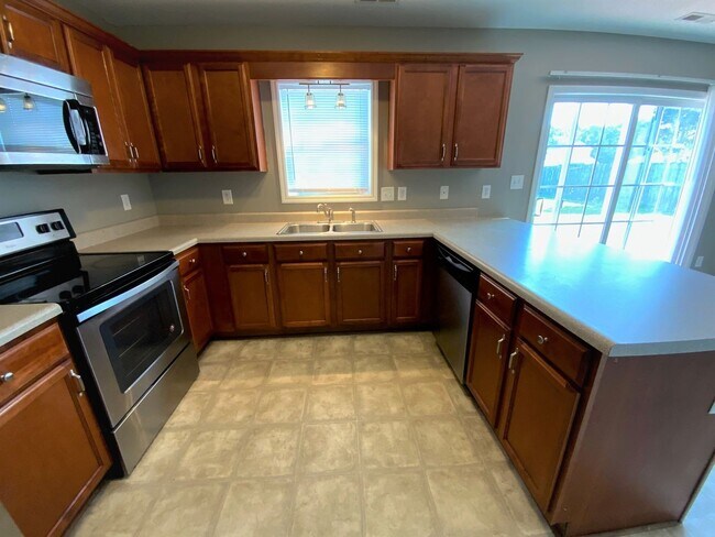 Building Photo - Welcome to Creeker Town South!