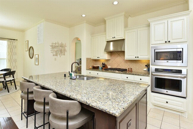 Building Photo - 13117 Stoneleigh Terrace Dr