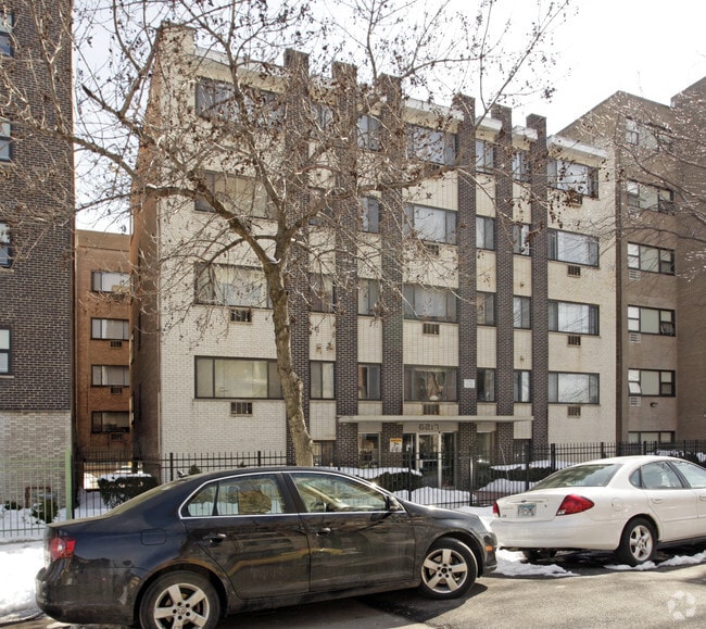 Building Photo - 6217 N Winthrop Ave