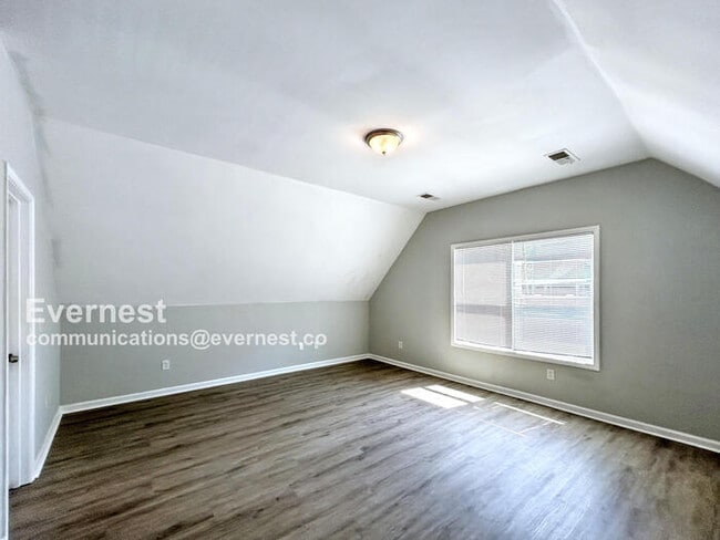 Building Photo - 997 Hubbard St SW