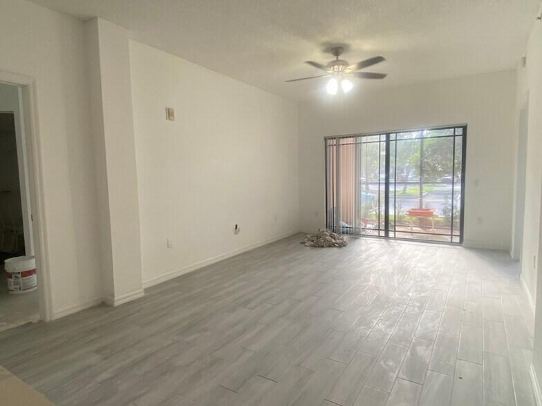 Building Photo - 2812 Grande Pky