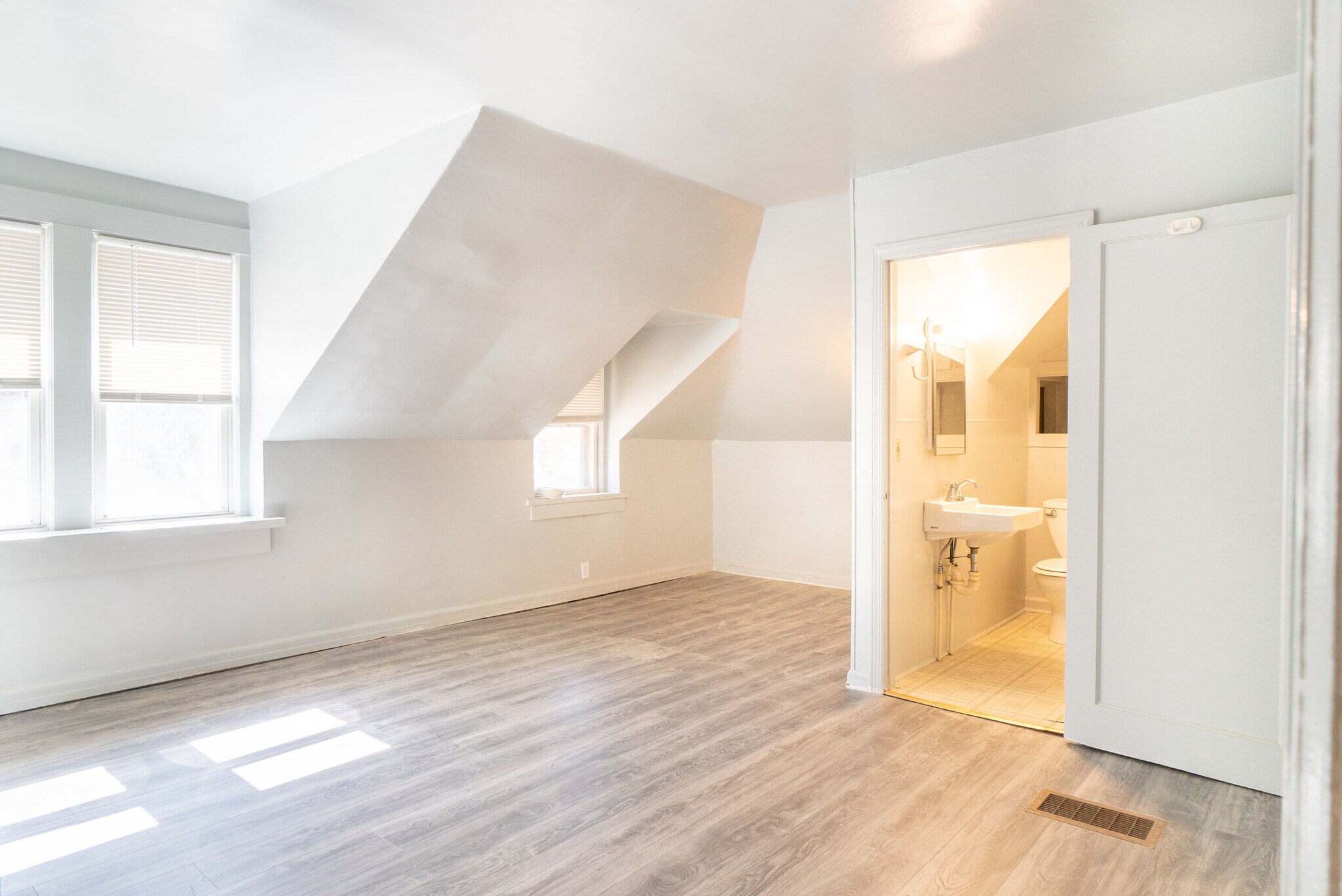 Building Photo - 440 Ewingville Rd